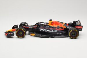 Red Bull Racing RB18 #1 M. Verstappen Winner Miami GP 2022 Minichamps 1:18 110220501 Metall — Bild 3 von 6