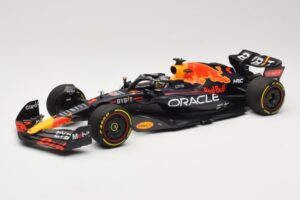 Red Bull Racing RB18 #1 M. Verstappen Winner Miami GP 2022 Minichamps 1:18 110220501 Metall
