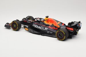 Red Bull Racing RB18 #1 M. Verstappen Winner Miami GP 2022 Minichamps 1:18 110220501 Metall — Bild 5 von 6