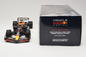 Red Bull Racing RB19 #1 M. Verstappen Winner Monaco GP 2023 Minichamps 1:18 110230701 Metall — Bild 6 von 6