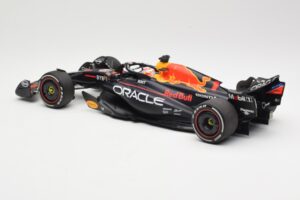 Red Bull Racing RB19 #1 M. Verstappen Winner Spanish GP 2023 Minichamps 1:18 110230801 Metall — Bild 5 von 6