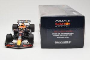 Red Bull Racing RB19 #1 M. Verstappen Winner Spanish GP 2023 Minichamps 1:18 110230801 Metall — Bild 6 von 6