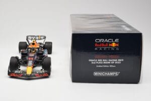 Red Bull Racing RB19 #11 S. Perez 2nd Place Miami GP 2023 Minichamps 1:18 110230511 Metall — Bild 6 von 6