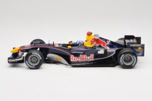 Red Bull RB1 Cosworth #14 D. Coulthard Red Bull Racing Showcar 2005 Minichamps 1:18 100050084 Metall — Bild 3 von 7