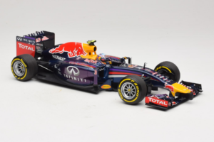 Red Bull RB10 Renault #3 D. Ricciardo Infiniti Red Bull Racing Showcar 2014 Minichamps 1:18 110140003 Metall — Bild 4 von 6