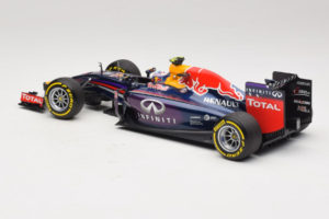 Red Bull RB10 Renault #3 D. Ricciardo Infiniti Red Bull Racing Showcar 2014 Minichamps 1:18 110140003 Metall — Bild 5 von 6