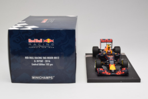 Red Bull RB12 Tag Heuer #26 D. Kvyat Red Bull Racing Showcar 2016 Minichamps 1:18 117160026 Resin — Bild 6 von 7