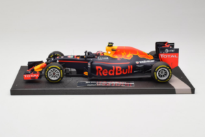 Red Bull RB12 Tag Heuer #26 D. Kvyat Red Bull Racing Showcar 2016 Minichamps 1:18 117160026 Resin
