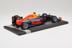 Red Bull RB12 Tag Heuer #3 D. Ricciardo Red Bull Racing Brazilian Grand Prix 2016 Minichamps 1:18 117161203 Resin — Bild 3 von 6