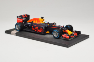 Red Bull RB12 Tag Heuer #3 D. Ricciardo Red Bull Racing Brazilian Grand Prix 2016 Minichamps 1:18 117161203 Resin — Bild 4 von 6