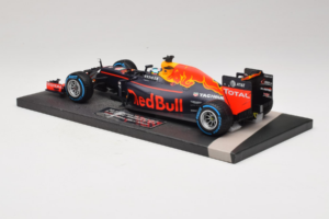 Red Bull RB12 Tag Heuer #3 D. Ricciardo Red Bull Racing Brazilian Grand Prix 2016 Minichamps 1:18 117161203 Resin — Bild 5 von 6