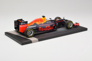 Red Bull RB12 Tag Heuer #3 D. Ricciardo Red Bull Racing Showcar 2016 Minichamps 1:18 117160003 Resin — Bild 3 von 7