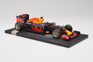 Red Bull RB12 Tag Heuer #3 D. Ricciardo Red Bull Racing Showcar 2016 Minichamps 1:18 117160003 Resin — Bild 4 von 7