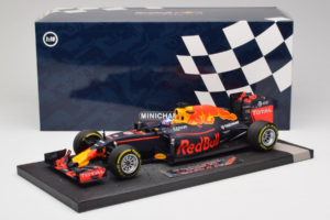 Red Bull RB12 Tag Heuer #3 D. Ricciardo Red Bull Racing Showcar 2016 Minichamps 1:18 117160003 Resin — Bild 7 von 7