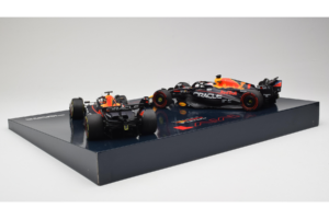 Red Bull RB19 Honda RBPT #1 M. Verstappen Oracle Red Bull Racing Qatar Grand Prix World Champion 2023 Minichamps 1:18 1122318 — Bild 4 von 6
