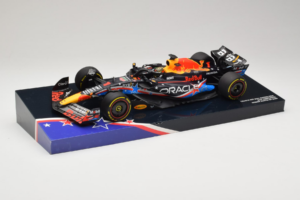 Red Bull RB19 #1 M. Verstappen Oracle Red Bull Racing United States Grand Prix Winner World Champion 2023 Minichamps 1:18 113 — Bild 2 von 7