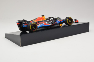 Red Bull RB19 #1 M. Verstappen Oracle Red Bull Racing United States Grand Prix Winner World Champion 2023 Minichamps 1:18 113 — Bild 3 von 7