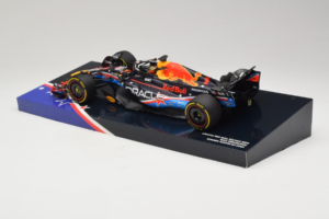 Red Bull RB19 #1 M. Verstappen Oracle Red Bull Racing United States Grand Prix Winner World Champion 2023 Minichamps 1:18 113 — Bild 5 von 7