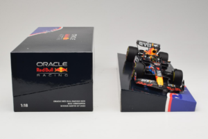Red Bull RB19 #1 M. Verstappen Oracle Red Bull Racing United States Grand Prix Winner World Champion 2023 Minichamps 1:18 113 — Bild 6 von 7