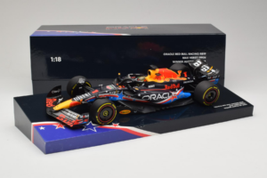 Red Bull RB19 #1 M. Verstappen Oracle Red Bull Racing United States Grand Prix Winner World Champion 2023 Minichamps 1:18 113 — Bild 7 von 7