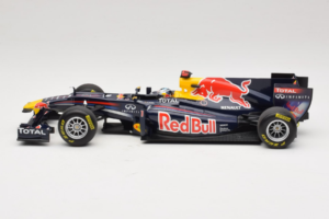 Red Bull RB7 Renault #1 S. Vettel Red Bull Racing Showcar 2011 Minichamps 1:18 110110071-1 Metall — Bild 3 von 7
