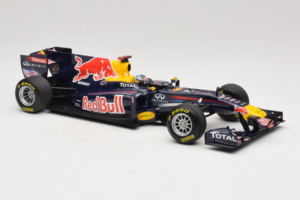 Red Bull RB7 Renault #1 S. Vettel Red Bull Racing Showcar 2011 Minichamps 1:18 110110071-1 Metall — Bild 4 von 7
