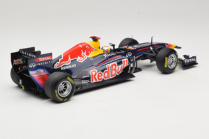Red Bull RB7 Renault #1 S. Vettel Red Bull Racing World Champion 2011 Minichamps 1:18 110110001 Metall — Bild 2 von 6