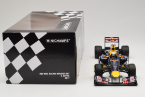 Red Bull RB7 Renault #1 S. Vettel Red Bull Racing World Champion 2011 Minichamps 1:18 110110001 Metall — Bild 6 von 6