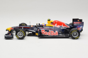 Red Bull RB7 Renault #2 M. Webber Red Bull Racing Showcar 2011 Minichamps 1:18 110110002 Metall — Bild 3 von 7