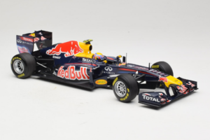 Red Bull RB7 Renault #2 M. Webber Red Bull Racing Showcar 2011 Minichamps 1:18 110110002 Metall — Bild 4 von 7