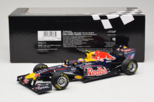 Red Bull RB7 Renault #2 M. Webber Red Bull Racing Showcar 2011 Minichamps 1:18 110110002 Metall — Bild 6 von 7
