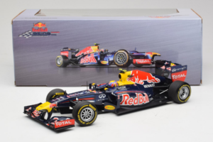 Red Bull RB8 Renault #2 M. Webber Red Bull Racing Showcar 2012 Minichamps 1:18 110120072 Metall — Bild 7 von 7