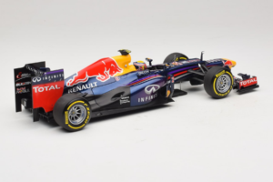 Red Bull RB9 Renault #2 M. Webber Infiniti Red Bull Racing Showcar 2013 Minichamps 1:18 110130072 Metall — Bild 2 von 6