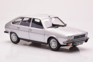 Renault 30 TX Silber Norev 1:18 185272 Metall — Bild 6 von 8