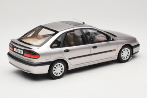 Renault Laguna V6 3.0 Baccara Opal Grey Otto 1:18 OT1185 Resin — Bild 2 von 6