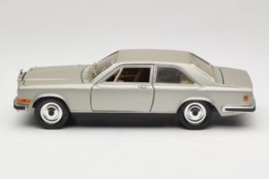 Rolls-Royce Camargue Silber Diamond Edition Bburago 1:18 3001-M3 Metall — Bild 4 von 8