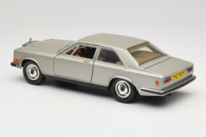 Rolls-Royce Camargue Silber Diamond Edition Bburago 1:18 3001-M3 Metall — Bild 7 von 8