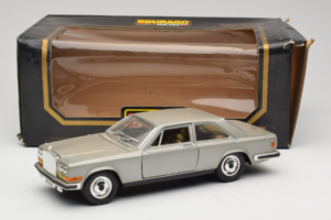 Rolls-Royce Camargue Silber Bburago 1:18 3001-M2 Metall — Bild 8 von 8