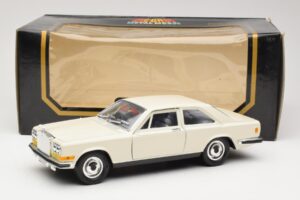 Rolls-Royce Camargue Weiß Bburago 1:22 3001-M1 Metall — Bild 8 von 8