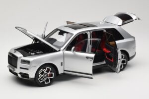 Rolls-Royce Cullinan Silber Mit Shadow Wheels OEM 1:18 028-16A Metall — Bild 2 von 8