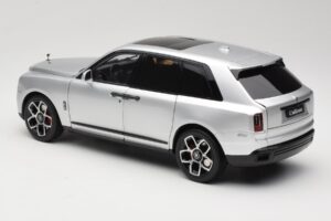 Rolls-Royce Cullinan Silber Mit Shadow Wheels OEM 1:18 028-16A Metall — Bild 7 von 8