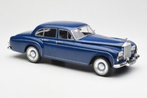 Rolls-Royce Silver Cloud III Flying Spur Mulliner RHD Dunkelblau MCG 1:18 MCG18124 Metall — Bild 4 von 6