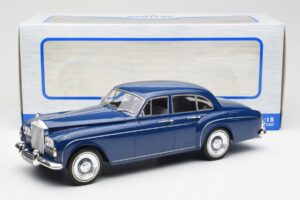 Rolls-Royce Silver Cloud III Flying Spur Mulliner RHD Dunkelblau MCG 1:18 MCG18124 Metall — Bild 6 von 6