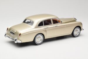 Rolls-Royce Silver Cloud III Flying Spur H.J. Mulliner Gold MCG 1:18 MCG18058 Metall — Bild 2 von 6