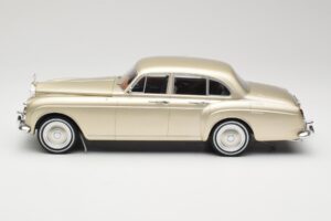 Rolls-Royce Silver Cloud III Flying Spur H.J. Mulliner Gold MCG 1:18 MCG18058 Metall — Bild 3 von 6