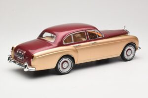 Rolls-Royce Silver Cloud III Flying Spur H.J. Mulliner Rot & Gold MCG 1:18 MCG18132 Metall — Bild 2 von 6