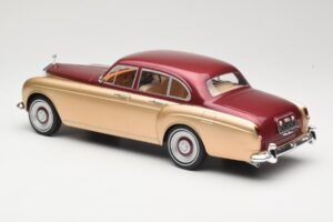 Rolls-Royce Silver Cloud III Flying Spur H.J. Mulliner Rot & Gold MCG 1:18 MCG18132 Metall — Bild 5 von 6