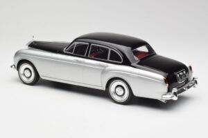 Rolls-Royce Silver Cloud III Mulliner Silber & Schwarz MCG 1:18 MCG18128 Metall — Bild 5 von 6