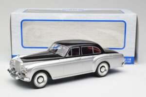 Rolls-Royce Silver Cloud III Mulliner Silber & Schwarz MCG 1:18 MCG18128 Metall — Bild 6 von 6