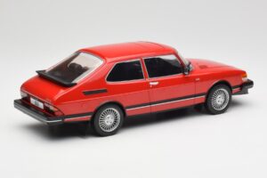 Saab 900 GL Rot MCG 1:18 MCG18340 Metall — Bild 3 von 6
